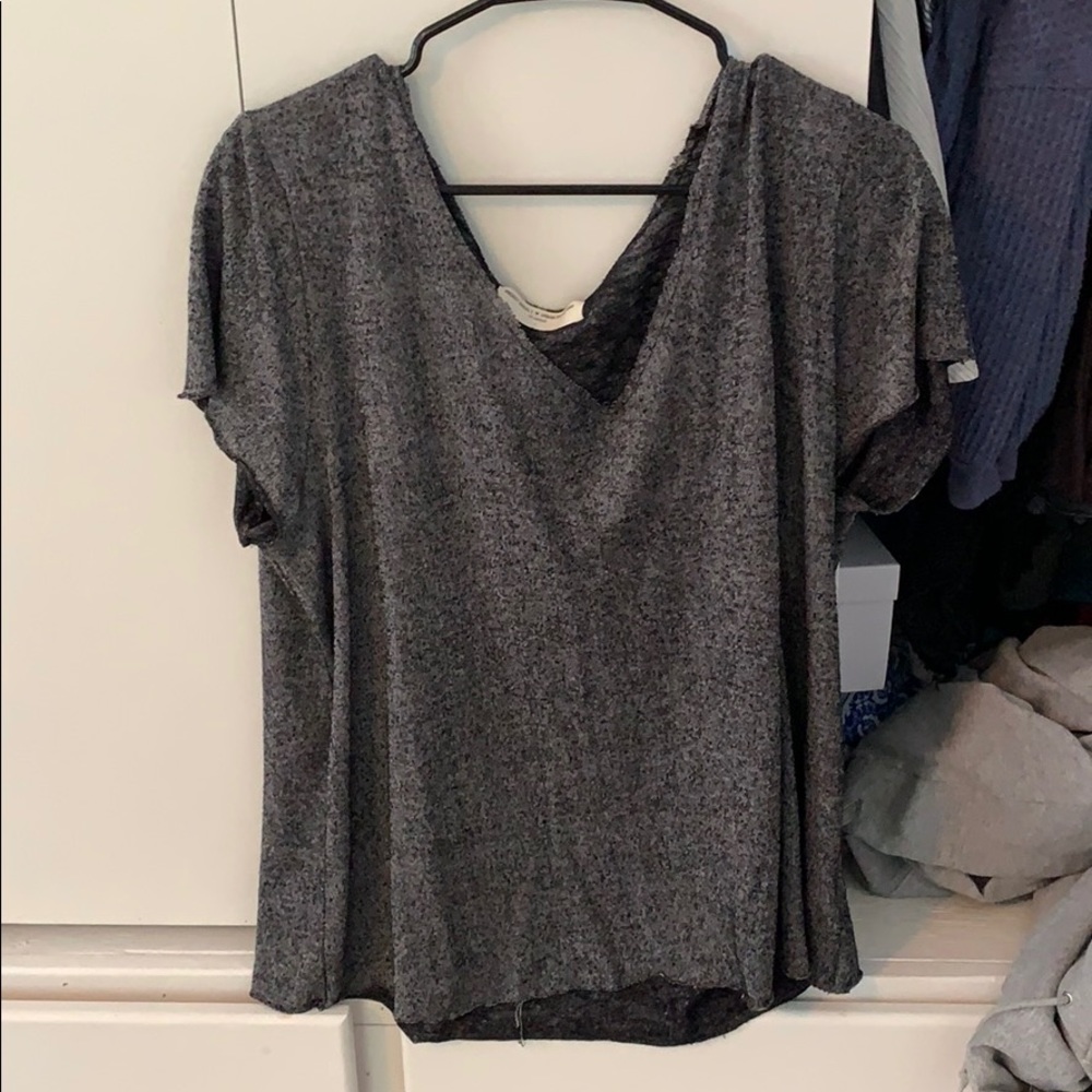URBAN OUTFITTERS T-SHIRT